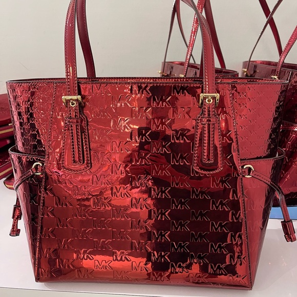 MICHAEL KORS Voyager Lg Metallic Logo Debossed EW Shoulder Tote Bag
Cherry 
NWT - Picture 11 of 16